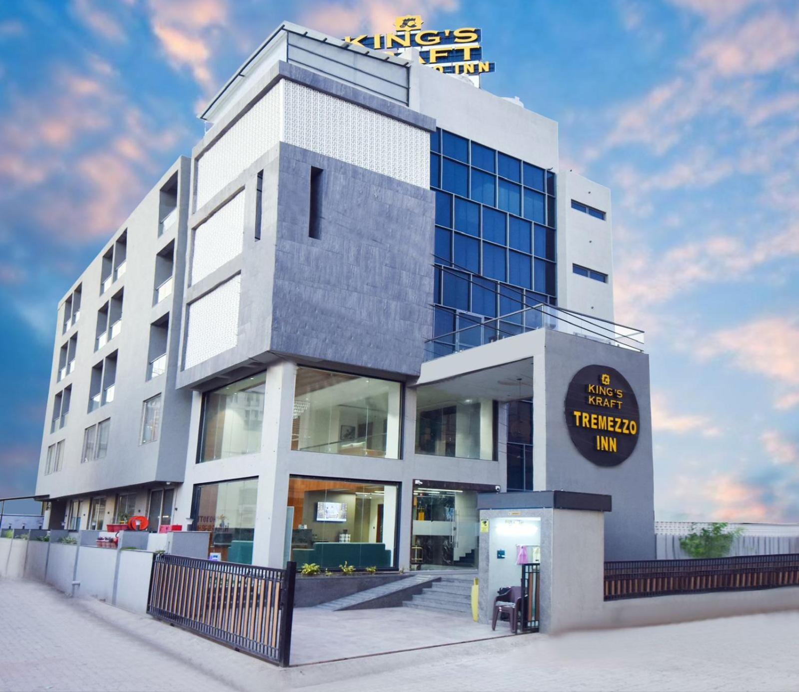 Kings Kraft Tremezzo Inn, Somnāth Εξωτερικό φωτογραφία