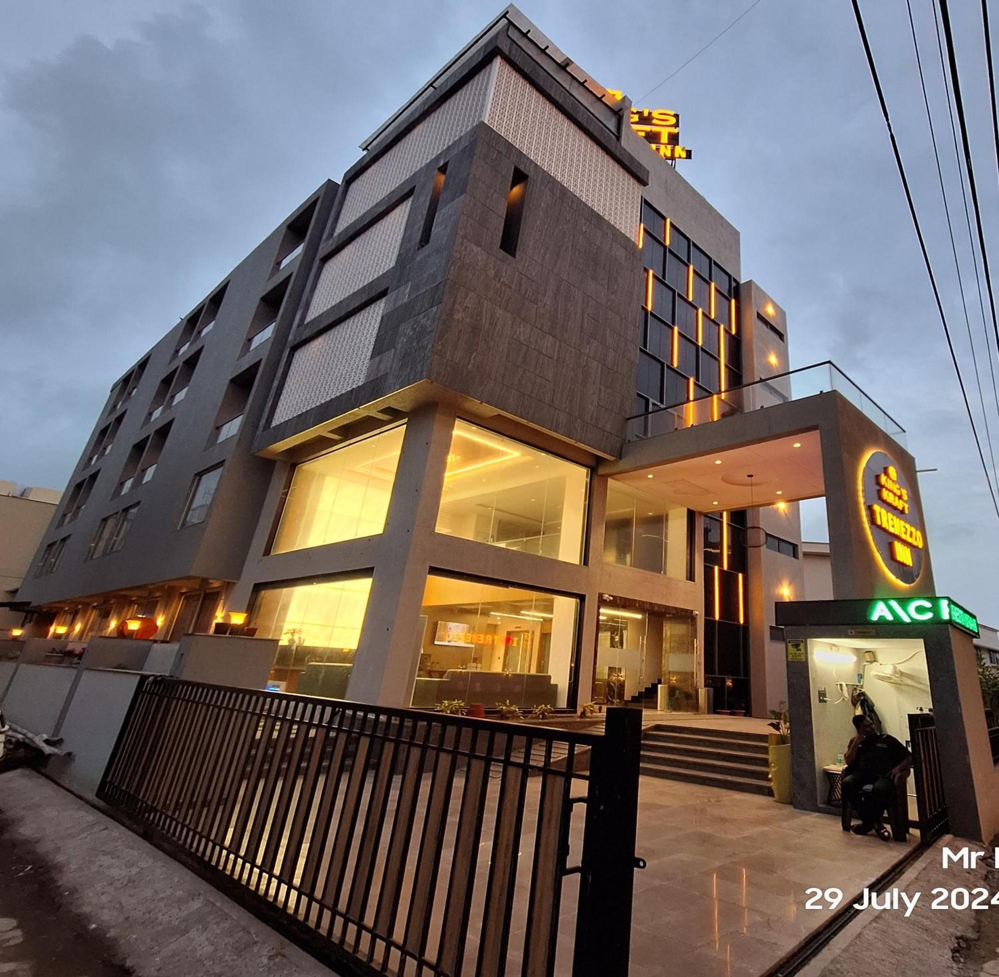 Kings Kraft Tremezzo Inn, Somnāth Εξωτερικό φωτογραφία