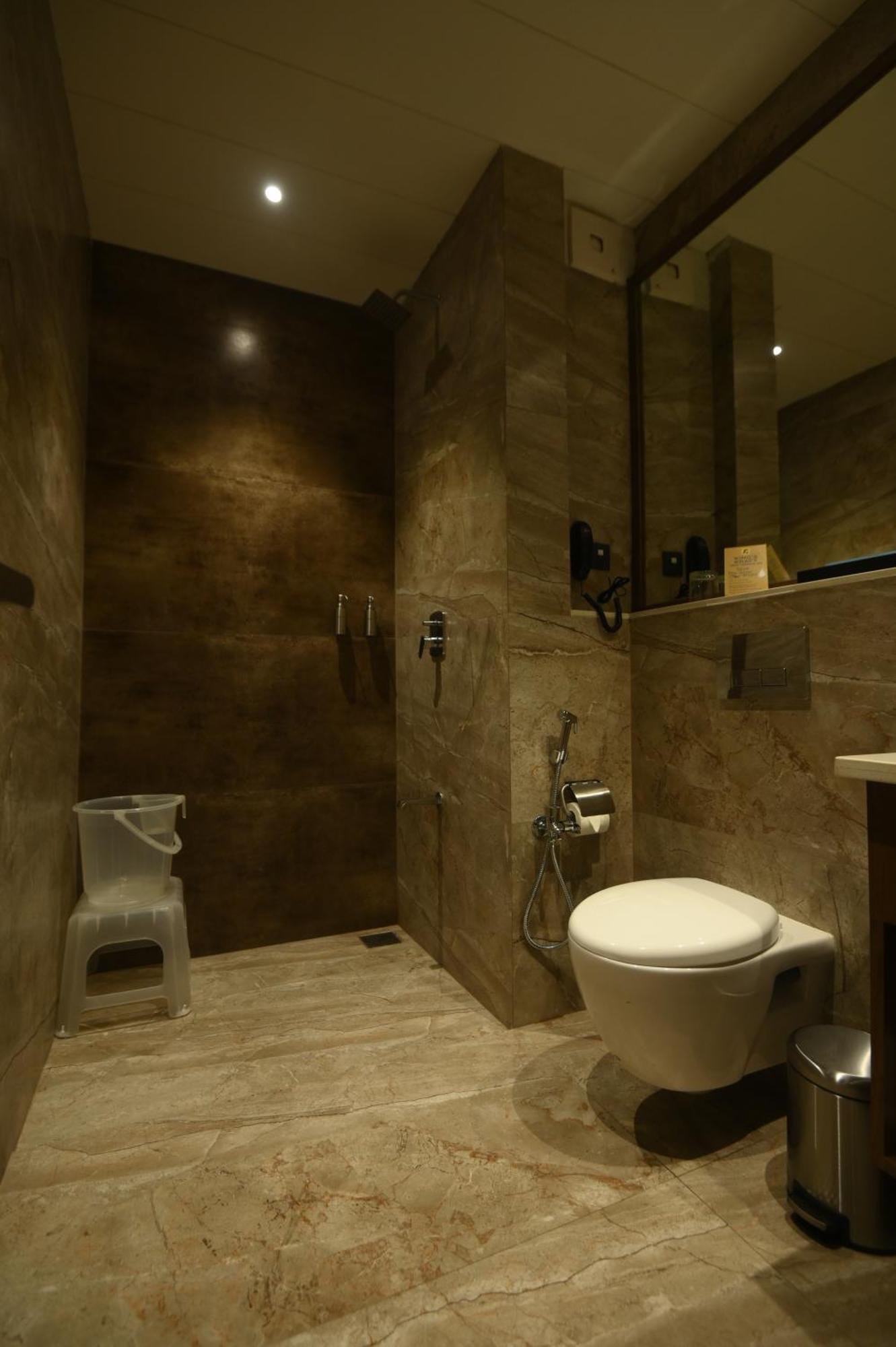 Kings Kraft Tremezzo Inn, Somnāth Εξωτερικό φωτογραφία
