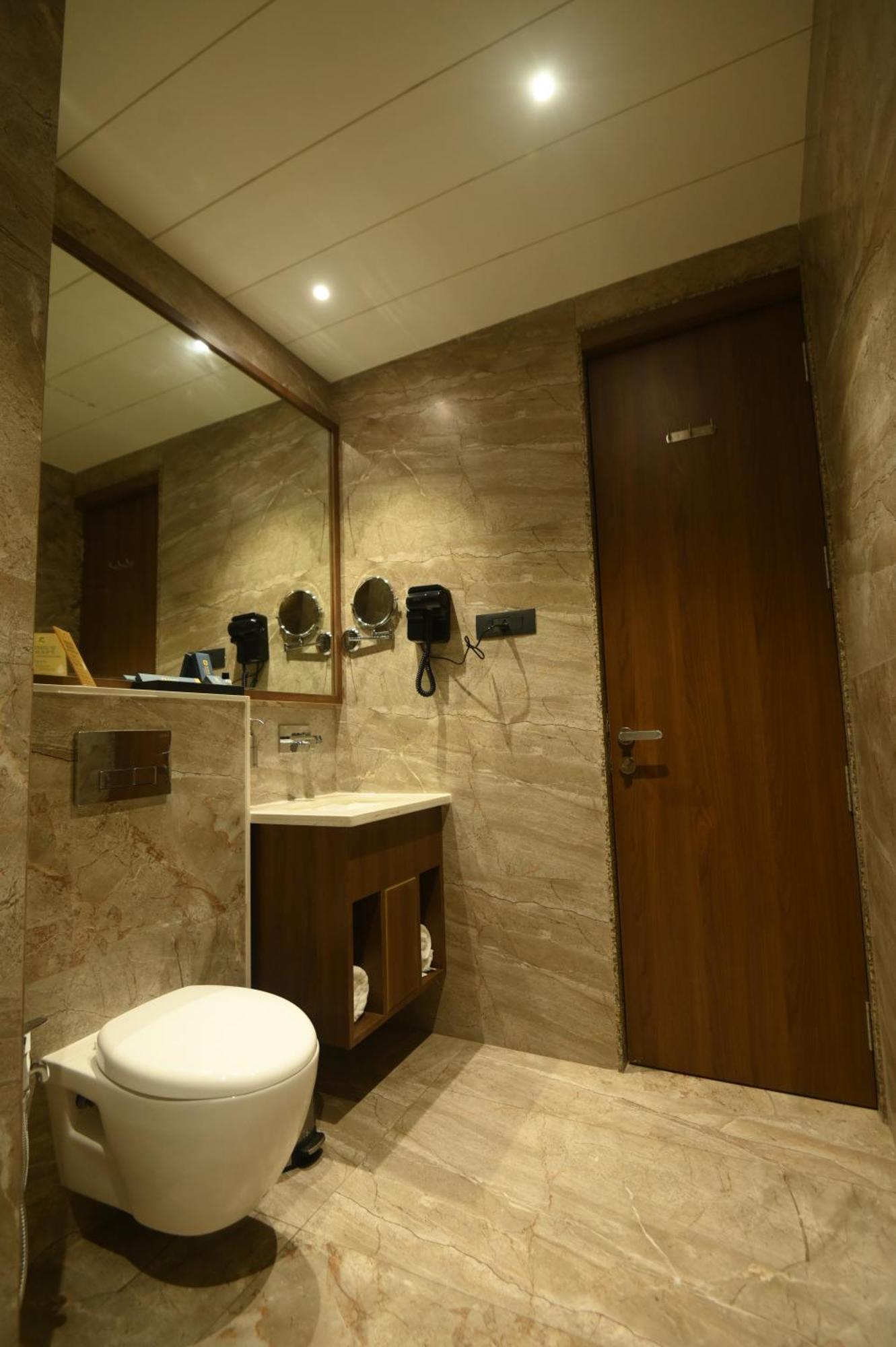Kings Kraft Tremezzo Inn, Somnāth Εξωτερικό φωτογραφία