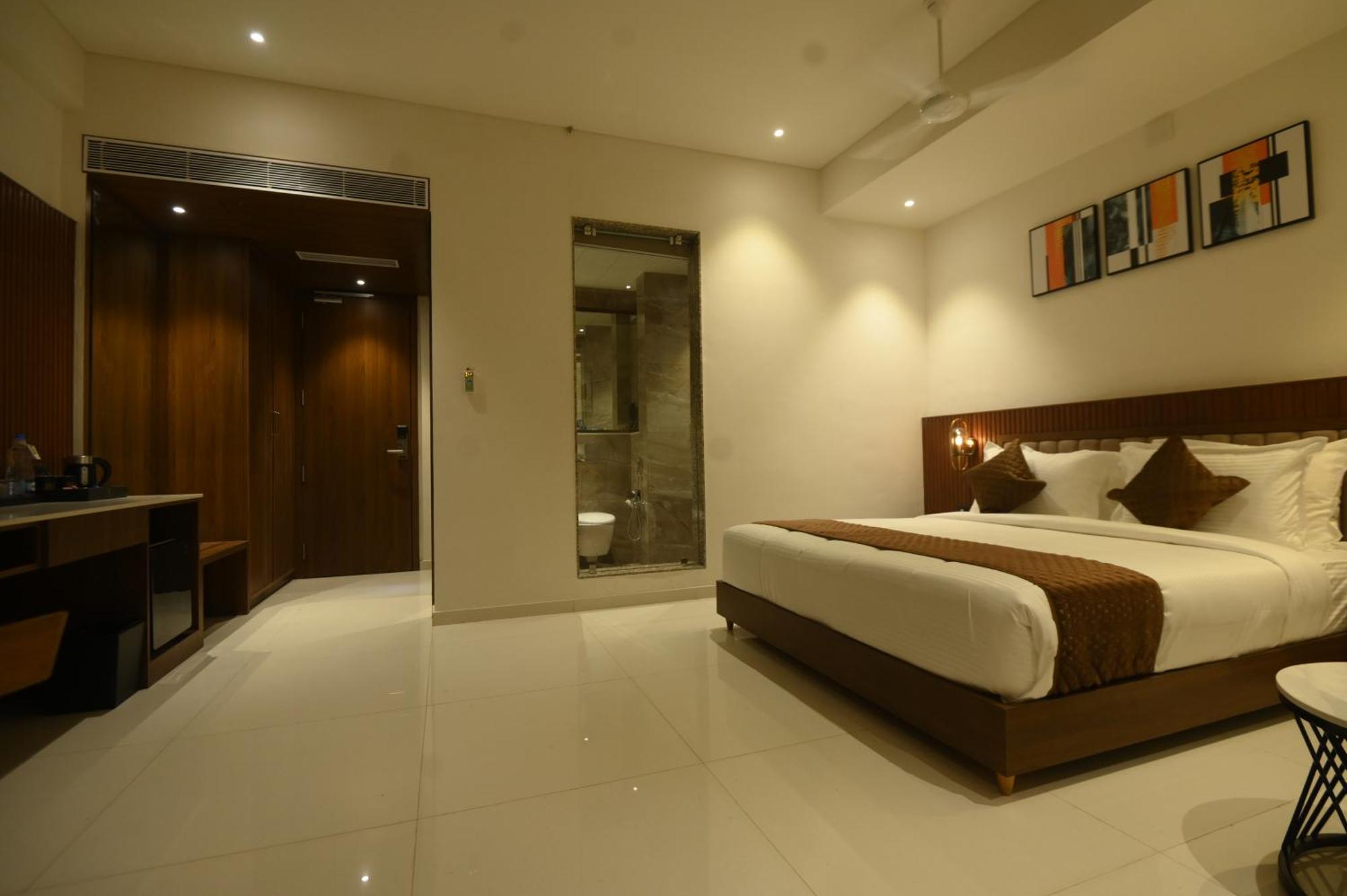 Kings Kraft Tremezzo Inn, Somnāth Εξωτερικό φωτογραφία