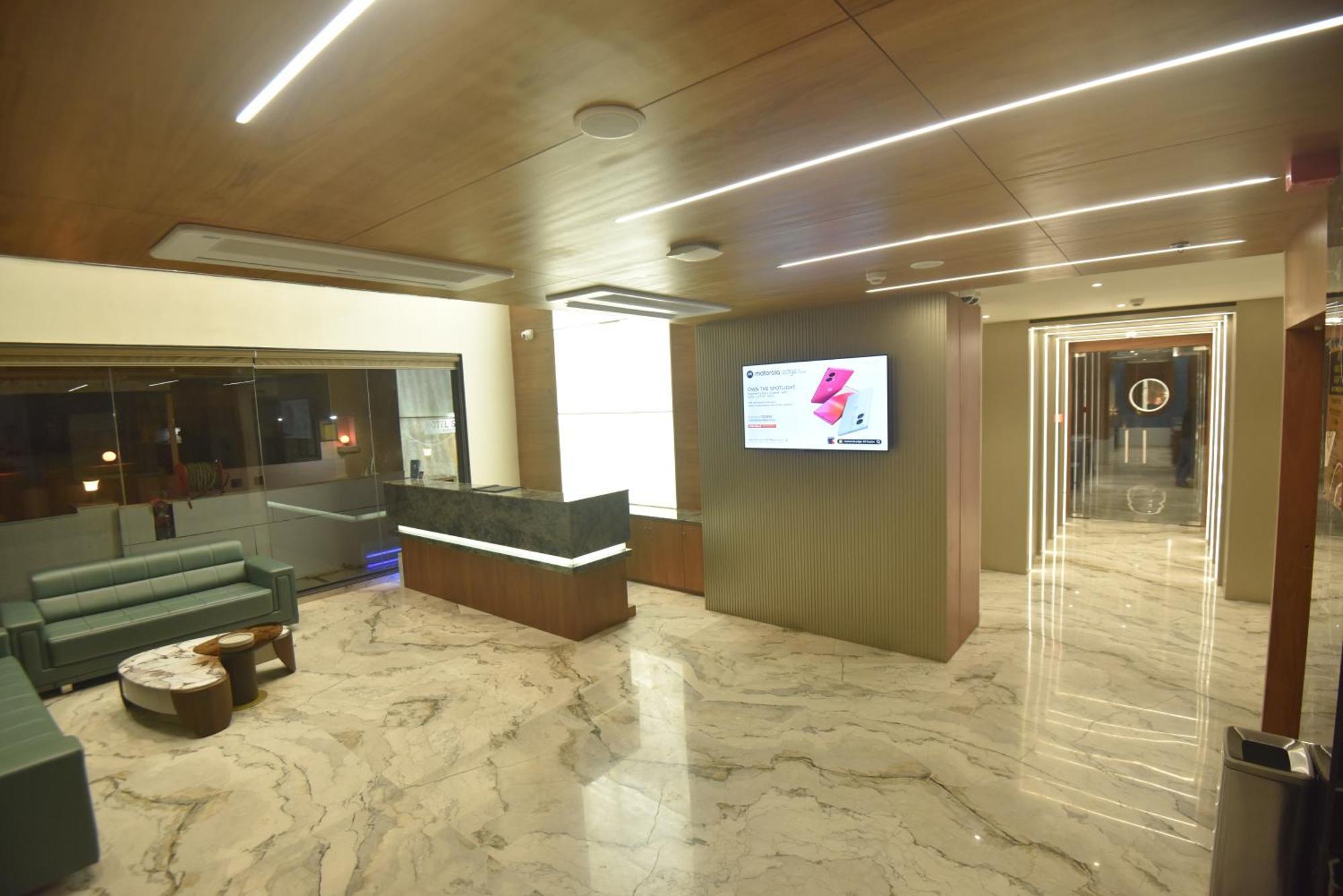 Kings Kraft Tremezzo Inn, Somnāth Εξωτερικό φωτογραφία