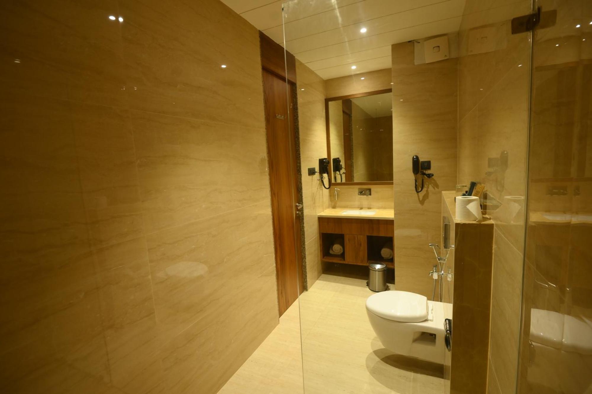 Kings Kraft Tremezzo Inn, Somnāth Εξωτερικό φωτογραφία
