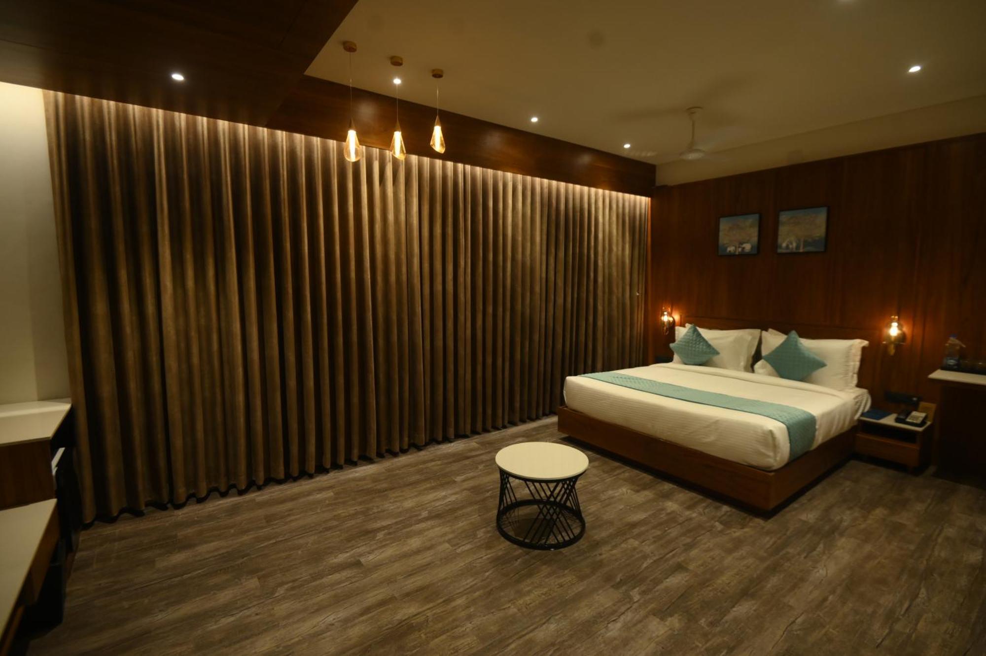 Kings Kraft Tremezzo Inn, Somnāth Εξωτερικό φωτογραφία