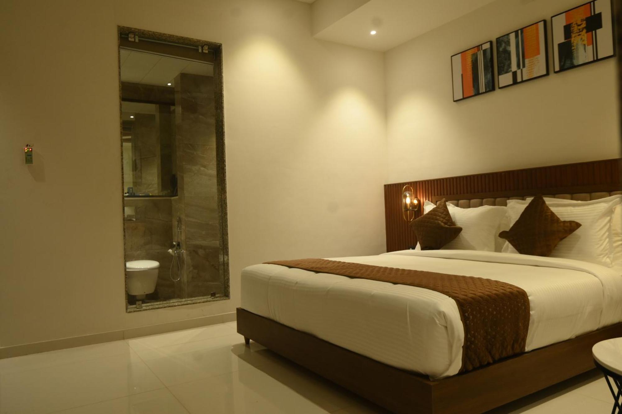 Kings Kraft Tremezzo Inn, Somnāth Εξωτερικό φωτογραφία