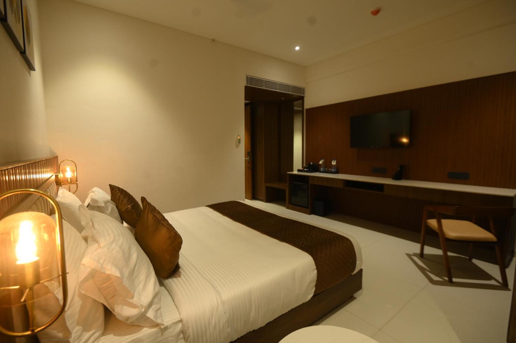 Kings Kraft Tremezzo Inn, Somnāth Εξωτερικό φωτογραφία