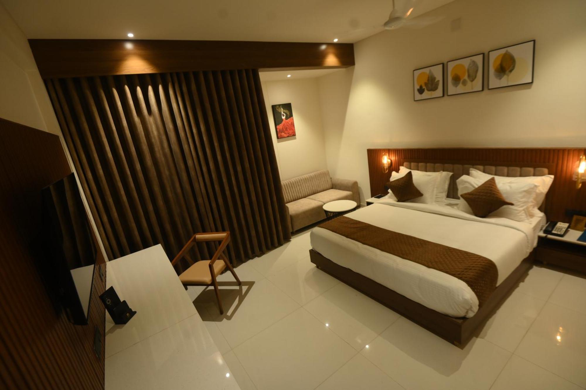 Kings Kraft Tremezzo Inn, Somnāth Εξωτερικό φωτογραφία